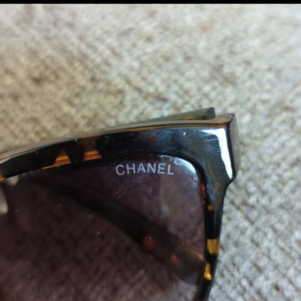 Authentic CHANEL Tortoiseshell Sunglasses - Picture 3 of 4